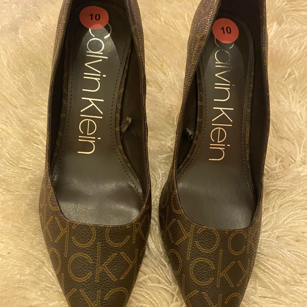 Calvin Klein Brown Heeled Shoes with Classic Design - Picture 2 of 8